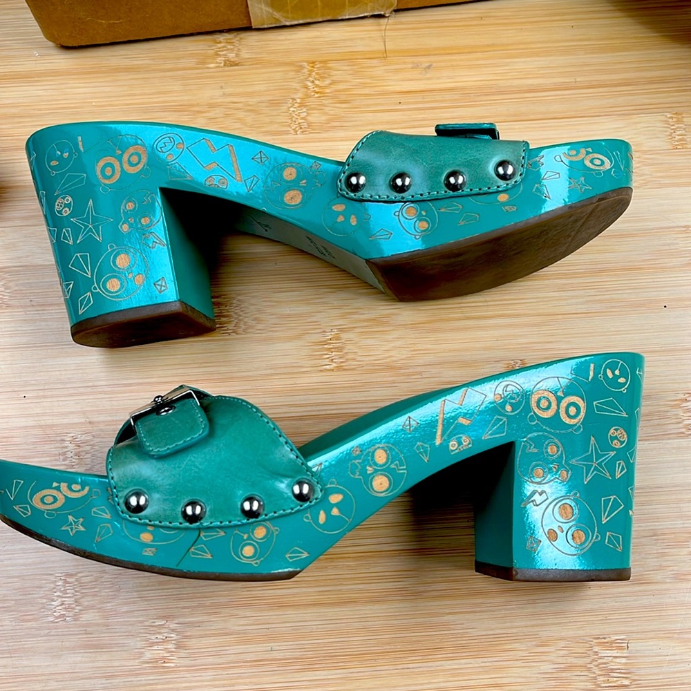 Marc By Marc Jacobs Teal Blue platform slides size 9